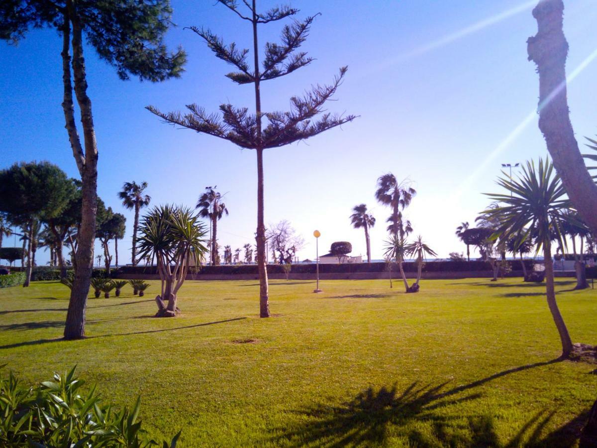 Playa La Cala In Front Of The Beach Free Parking Malaga Exterior photo