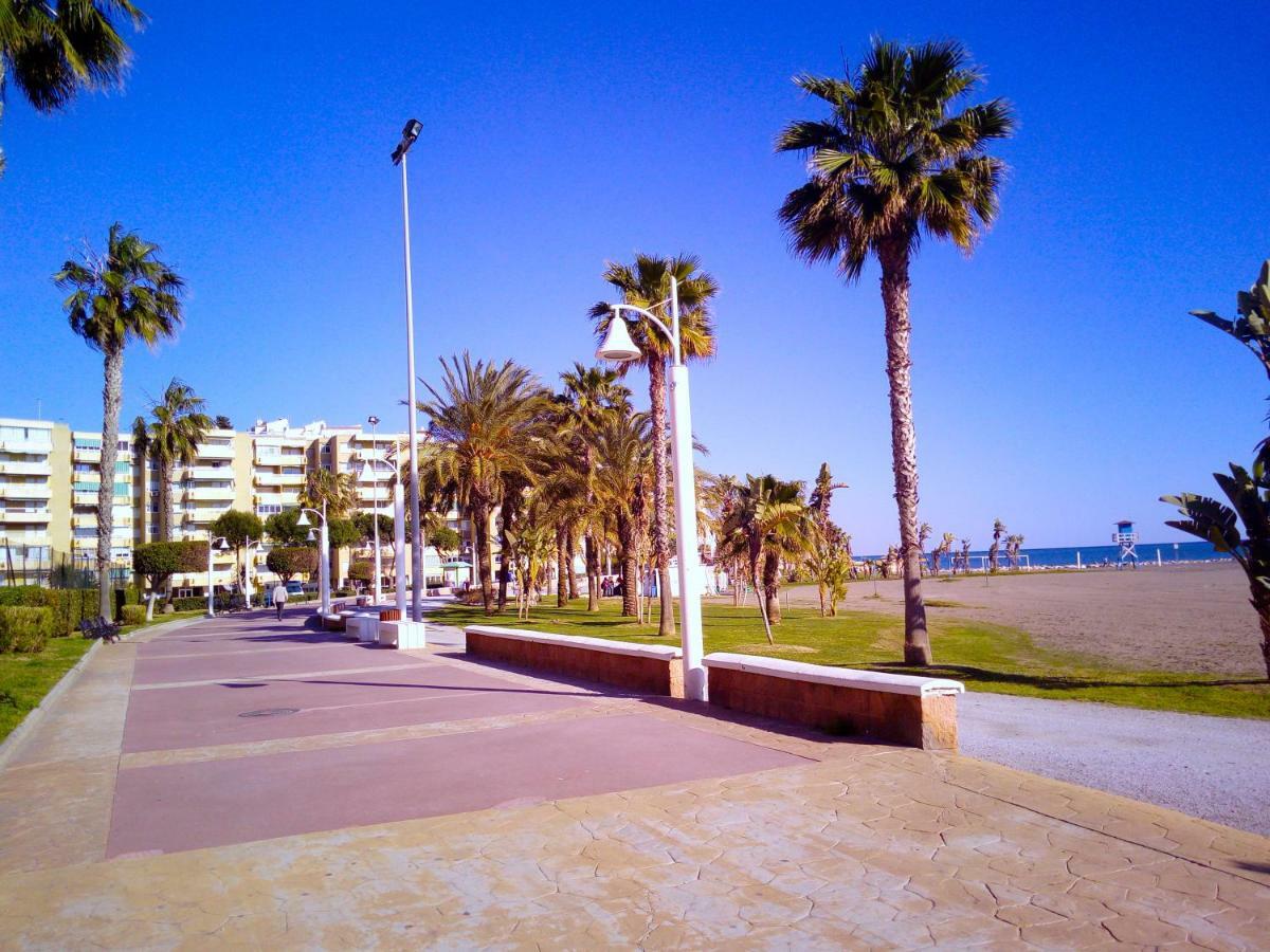 Playa La Cala In Front Of The Beach Free Parking Malaga Exterior photo